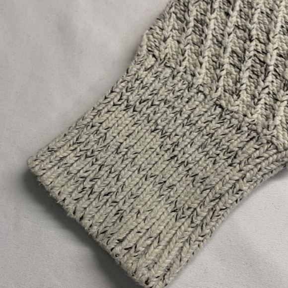 𝅺Roots Turtleneck Sweater Beige with Grey Size XS - Picture 5 of 11